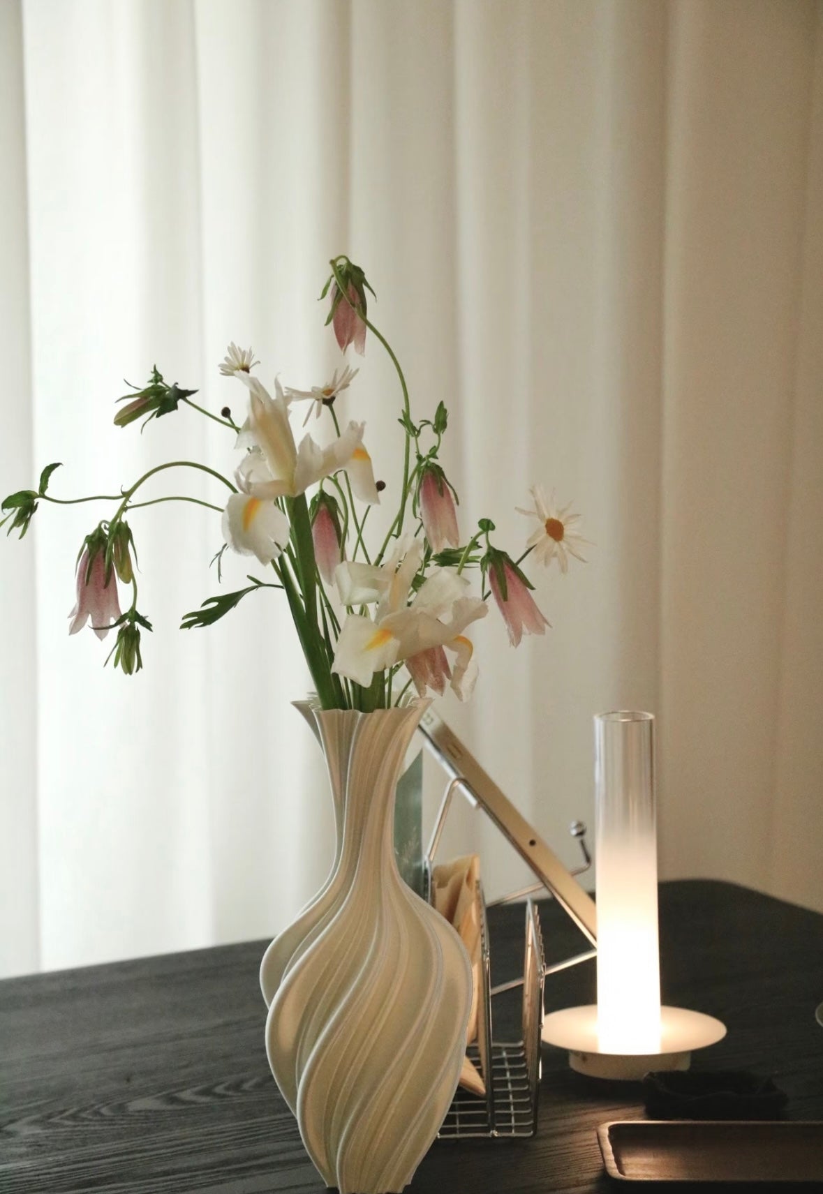 Silky Twist Vase – Sculptural 3D Printed Vase