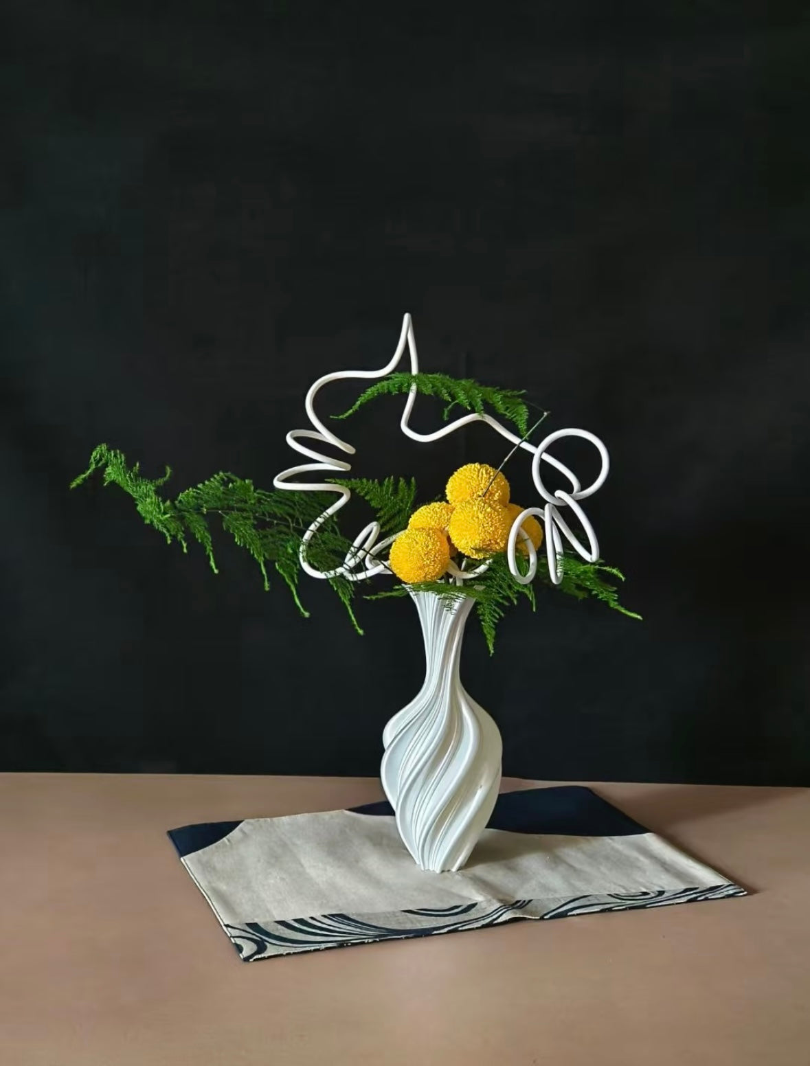 Silky Twist Vase – Sculptural 3D Printed Vase