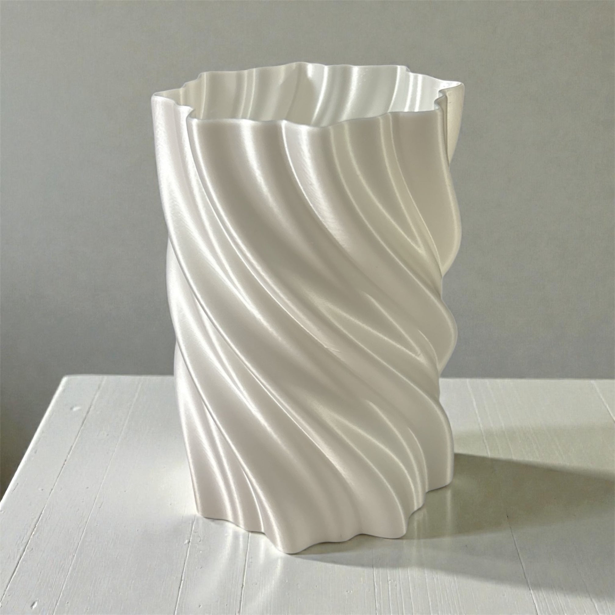 3D Printed Silky Swirl Holder – Pen, Brush & Makeup Organizer