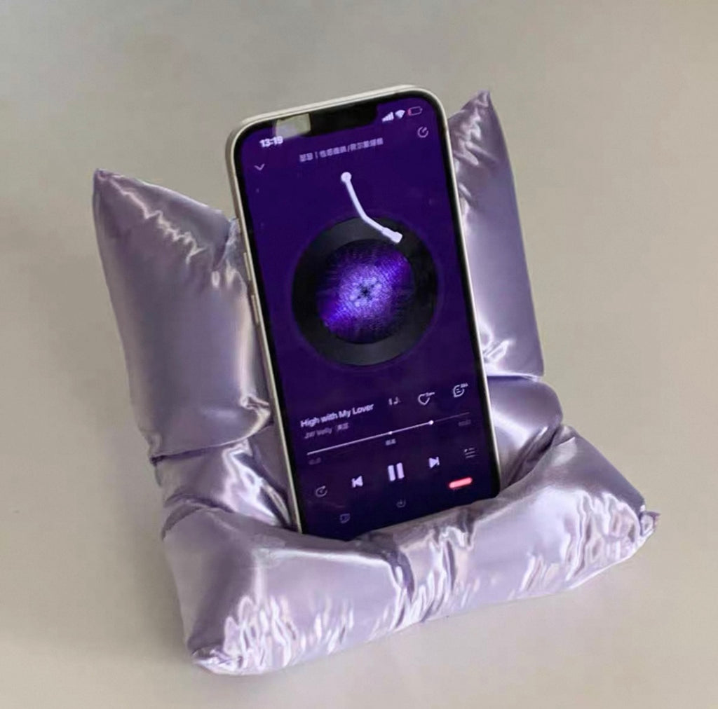 Sofa Phone Stand – Silky 3D Printed Charging Dock