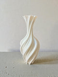 Silky Twist Vase – Sculptural 3D Printed Vase