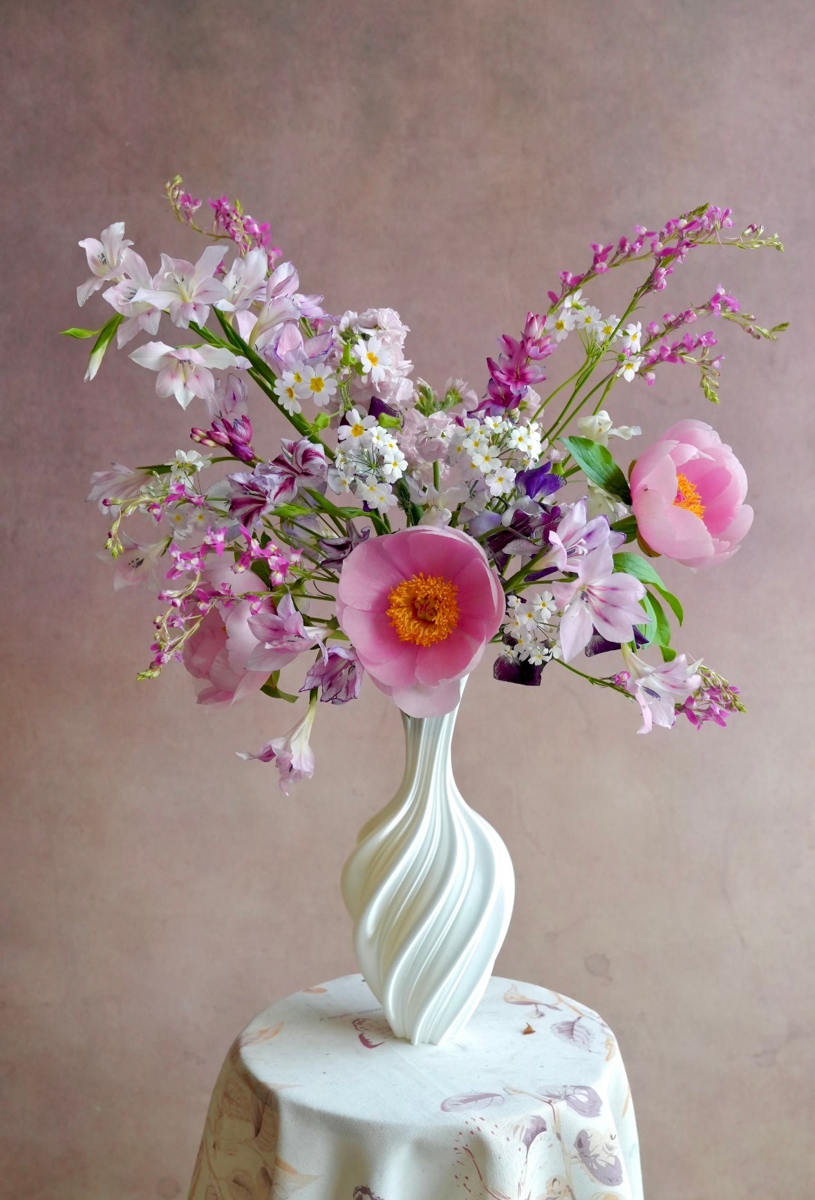 Silky Twist Vase – Sculptural 3D Printed Vase