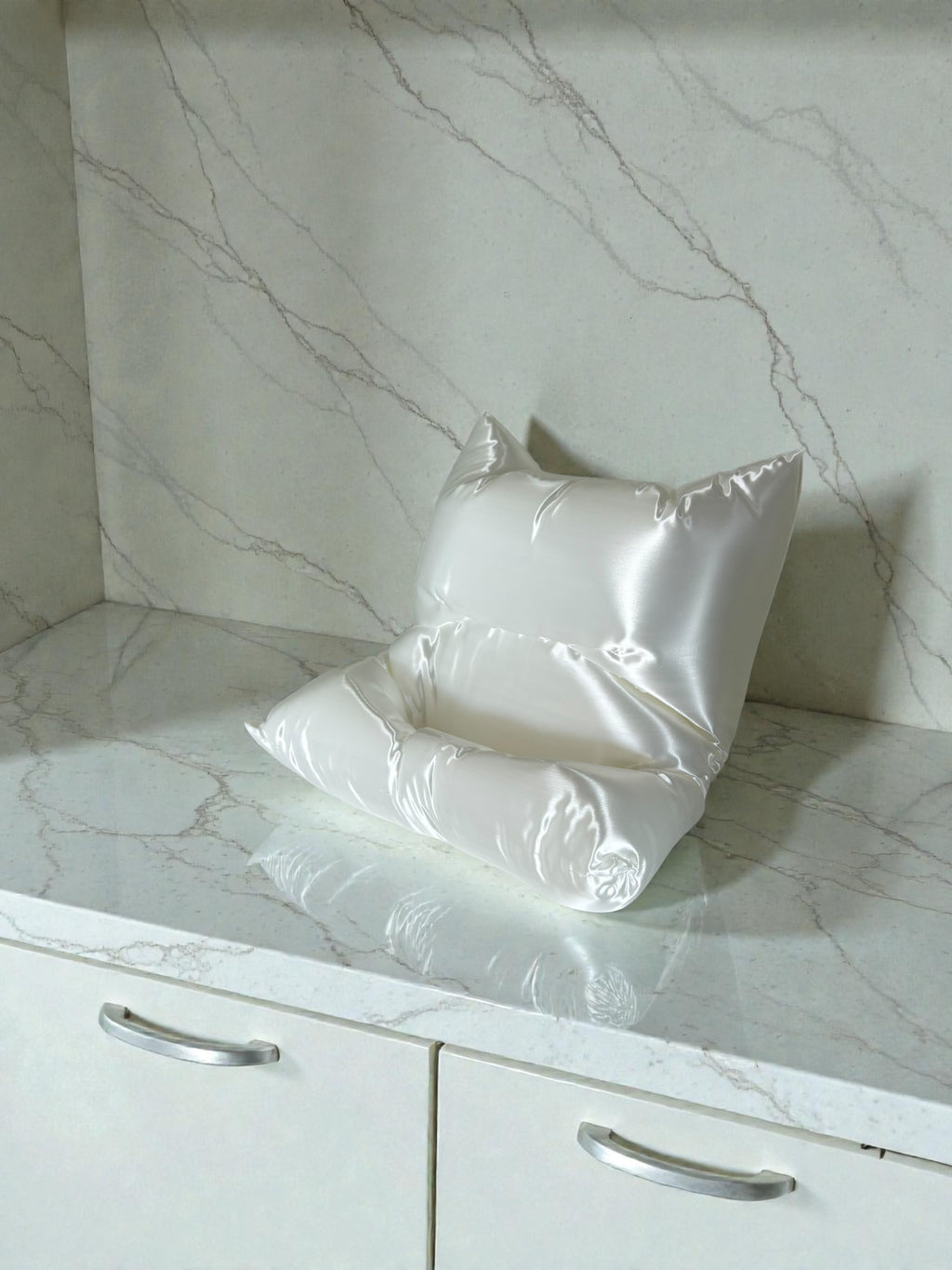 Sofa Phone Stand – Silky 3D Printed Charging Dock