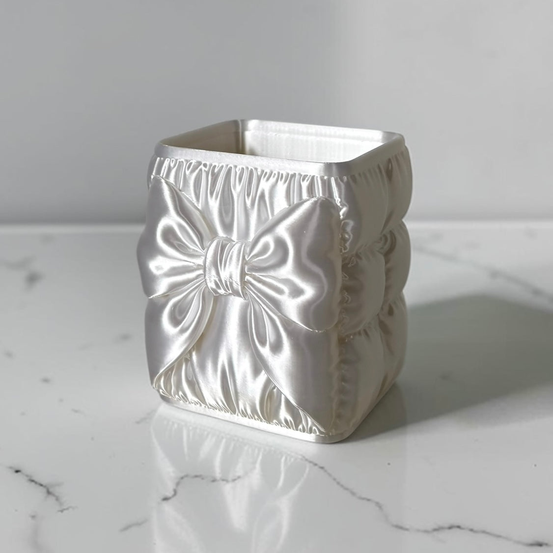 Sculpted Bow Puff Desk Organizer