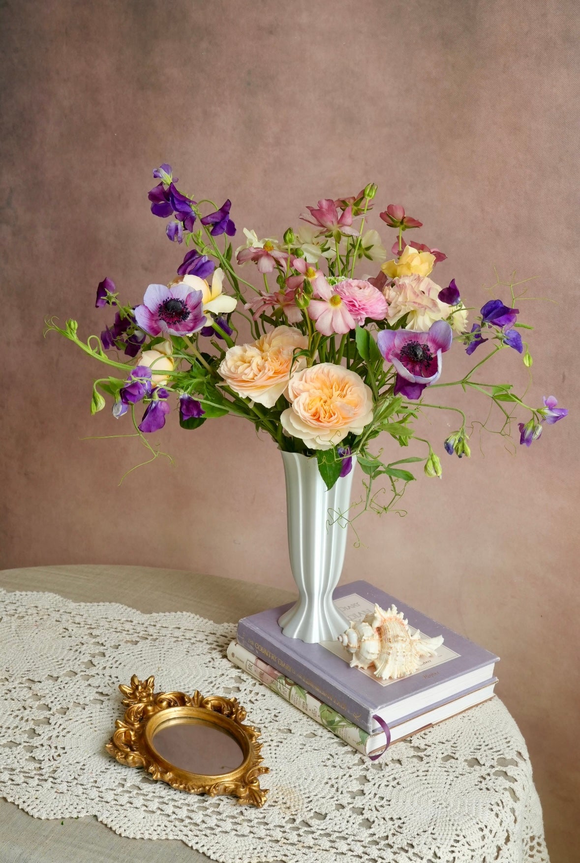 Silky Fluted Vase – 3D Printed Sculptural Decor