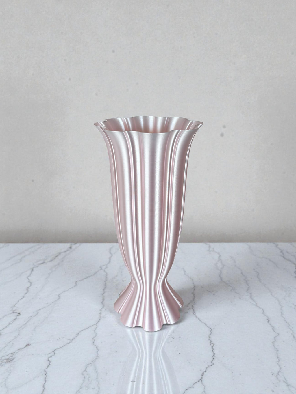 Silky Fluted Vase – 3D Printed Sculptural Decor