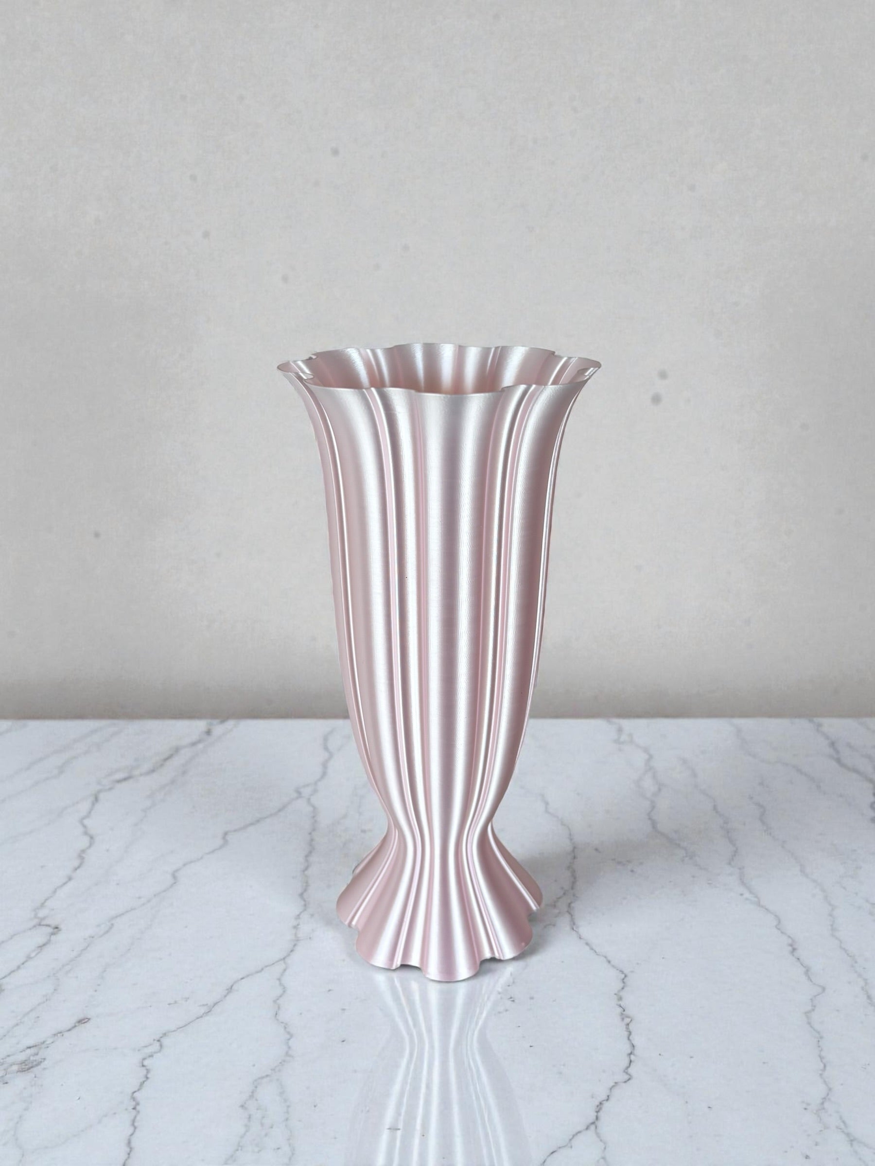 Silky Fluted Vase – 3D Printed Sculptural Decor