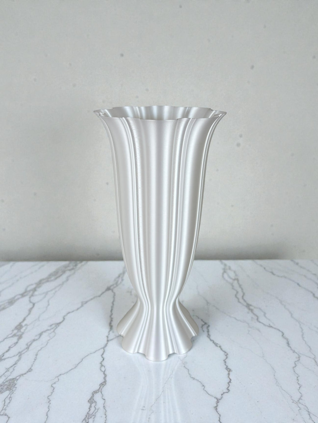 Silky Fluted Vase – 3D Printed Sculptural Decor
