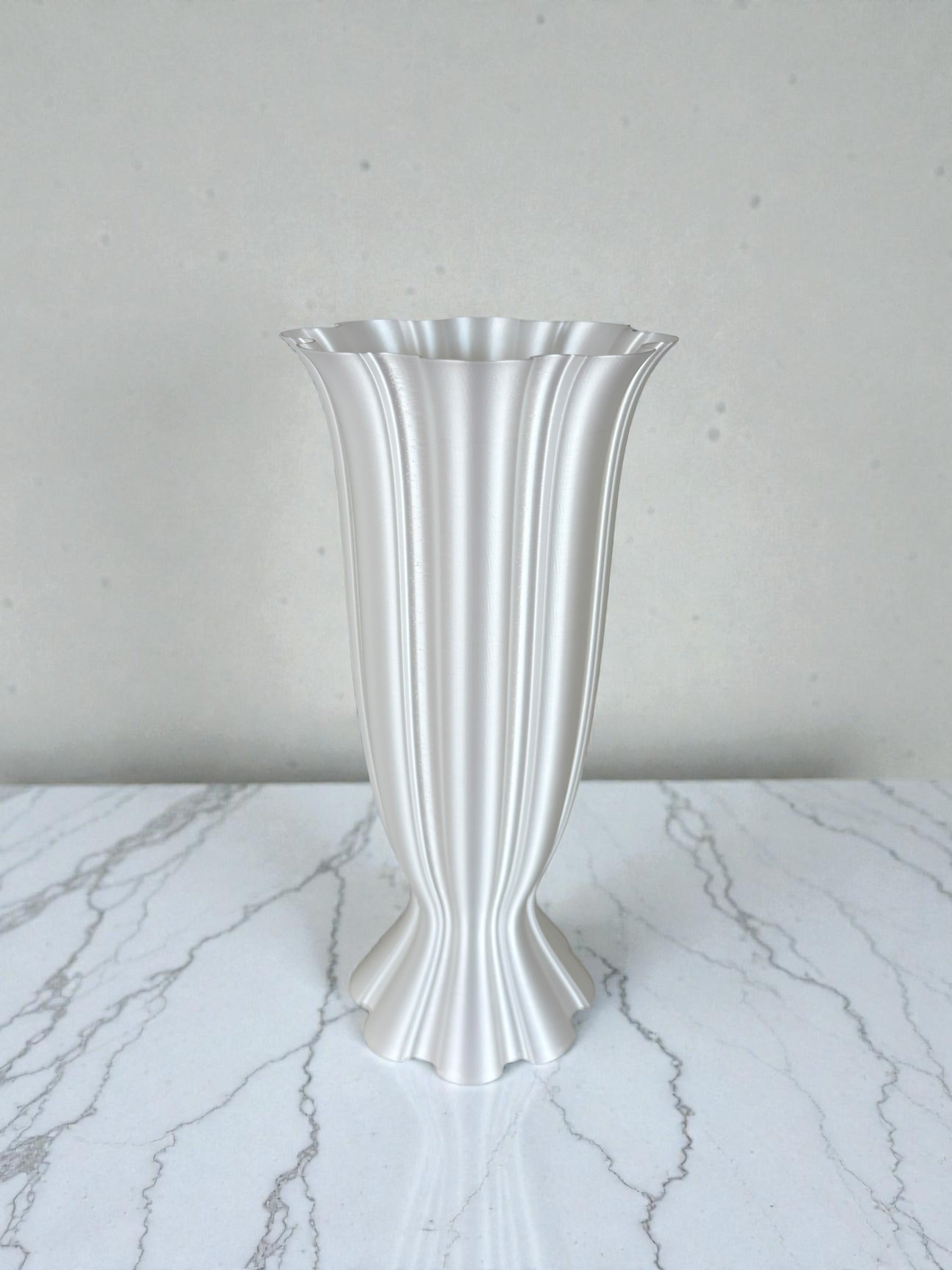 Silky Fluted Vase – 3D Printed Sculptural Decor