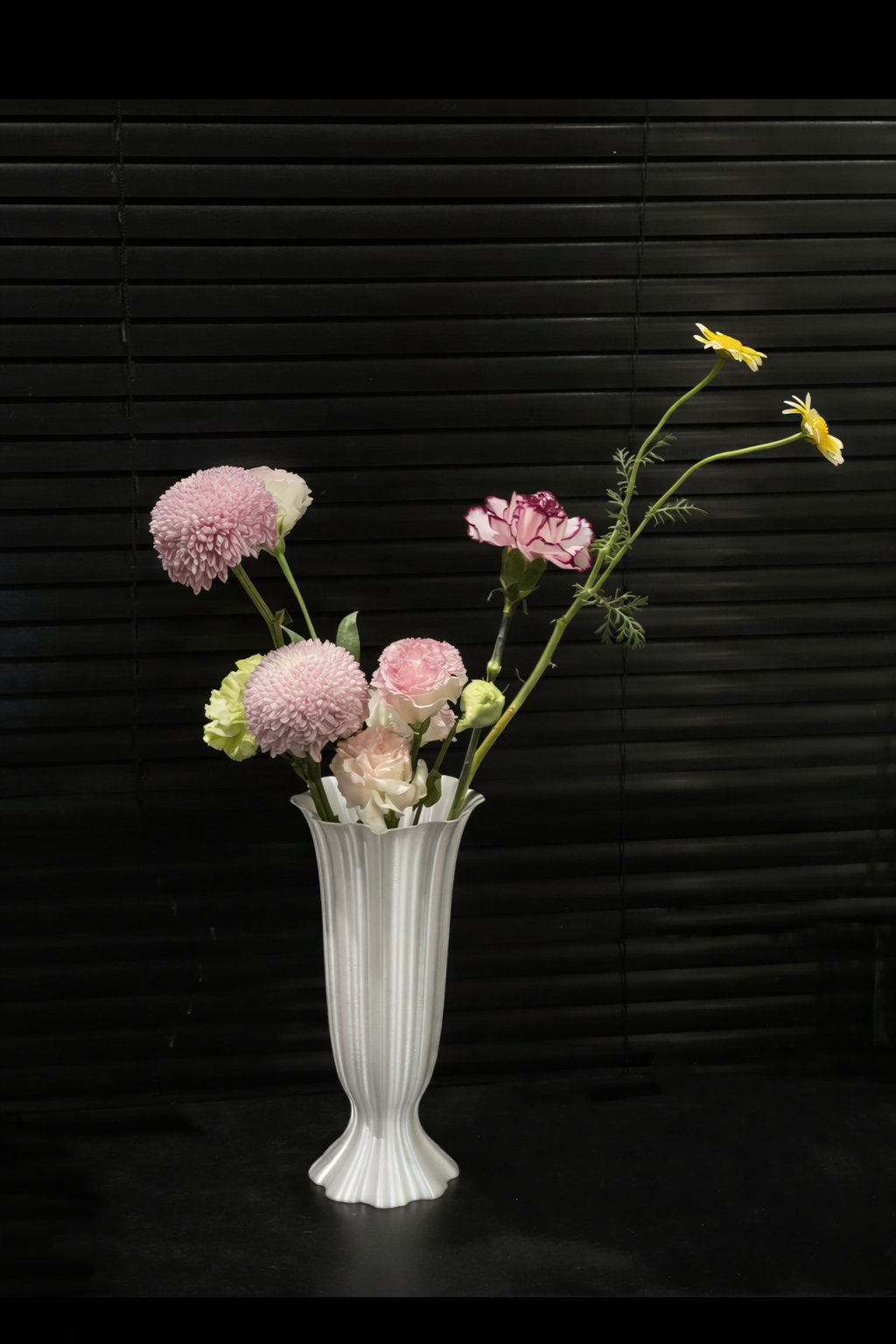 Silky Fluted Vase – 3D Printed Sculptural Decor