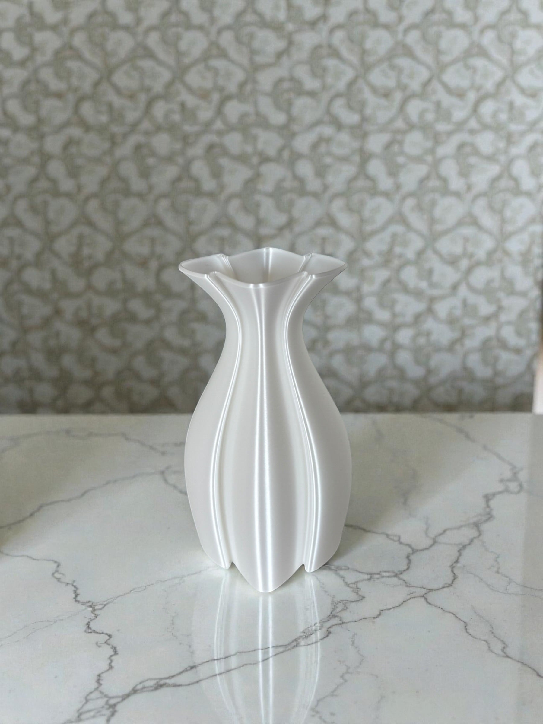 Clover Silky Curve Vase