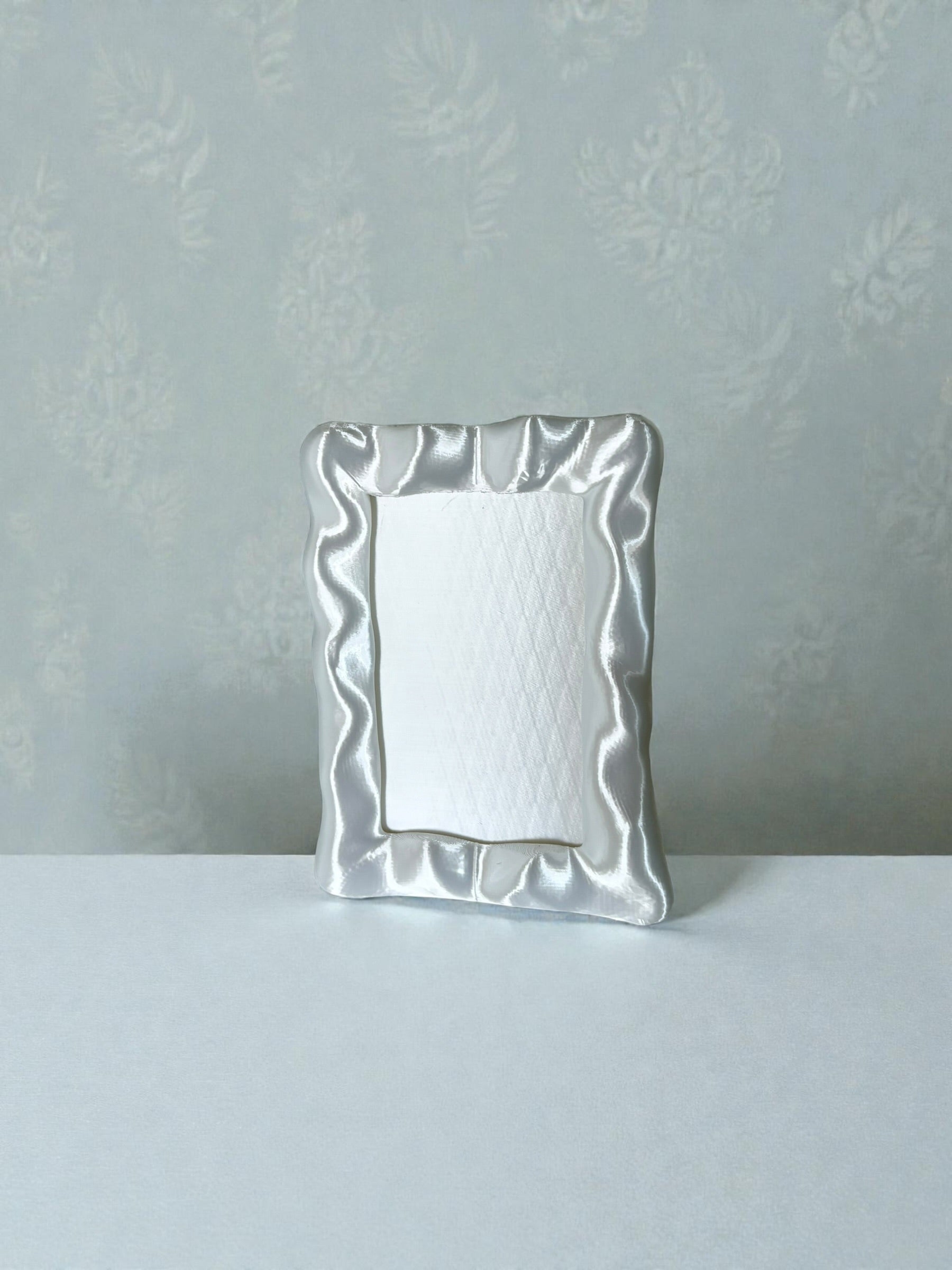 Soft Drape Photo Frame